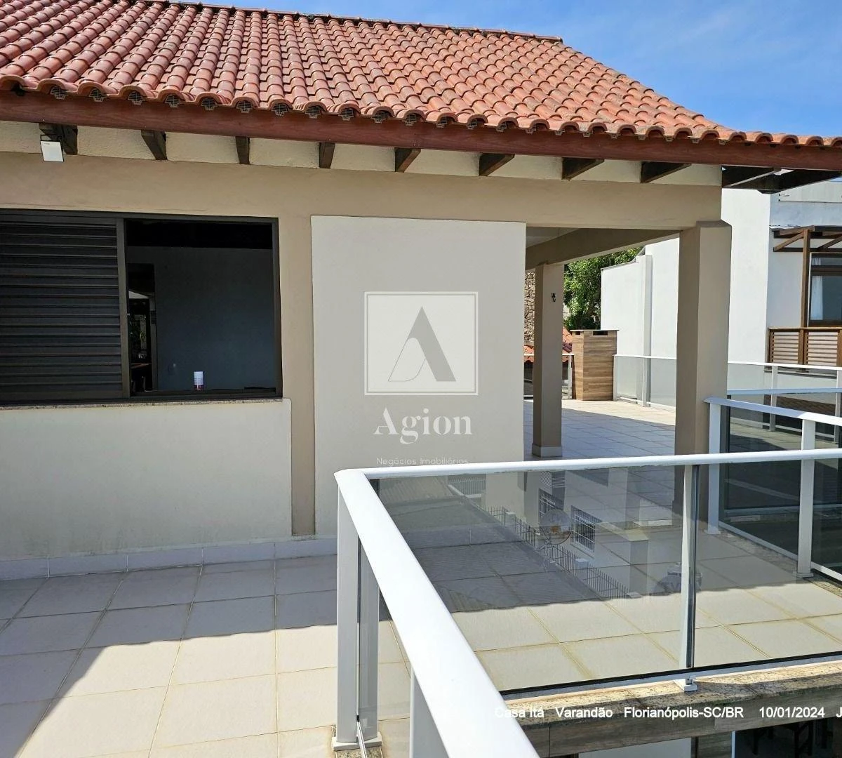 Vista al agua y 3 dormitorios: casa de 405 m² — photo 14