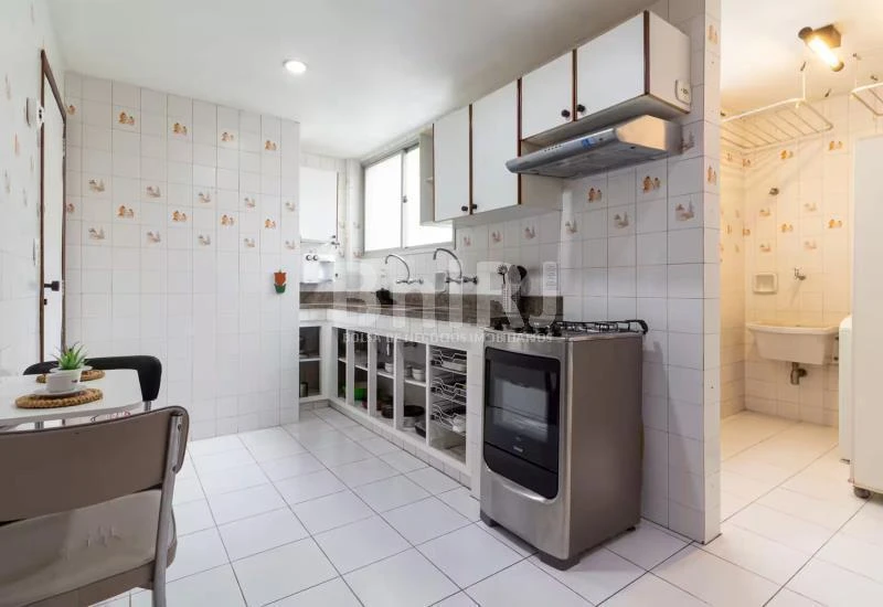 Furnished 161 m² apartment with 3 bedrooms and 2 suites
