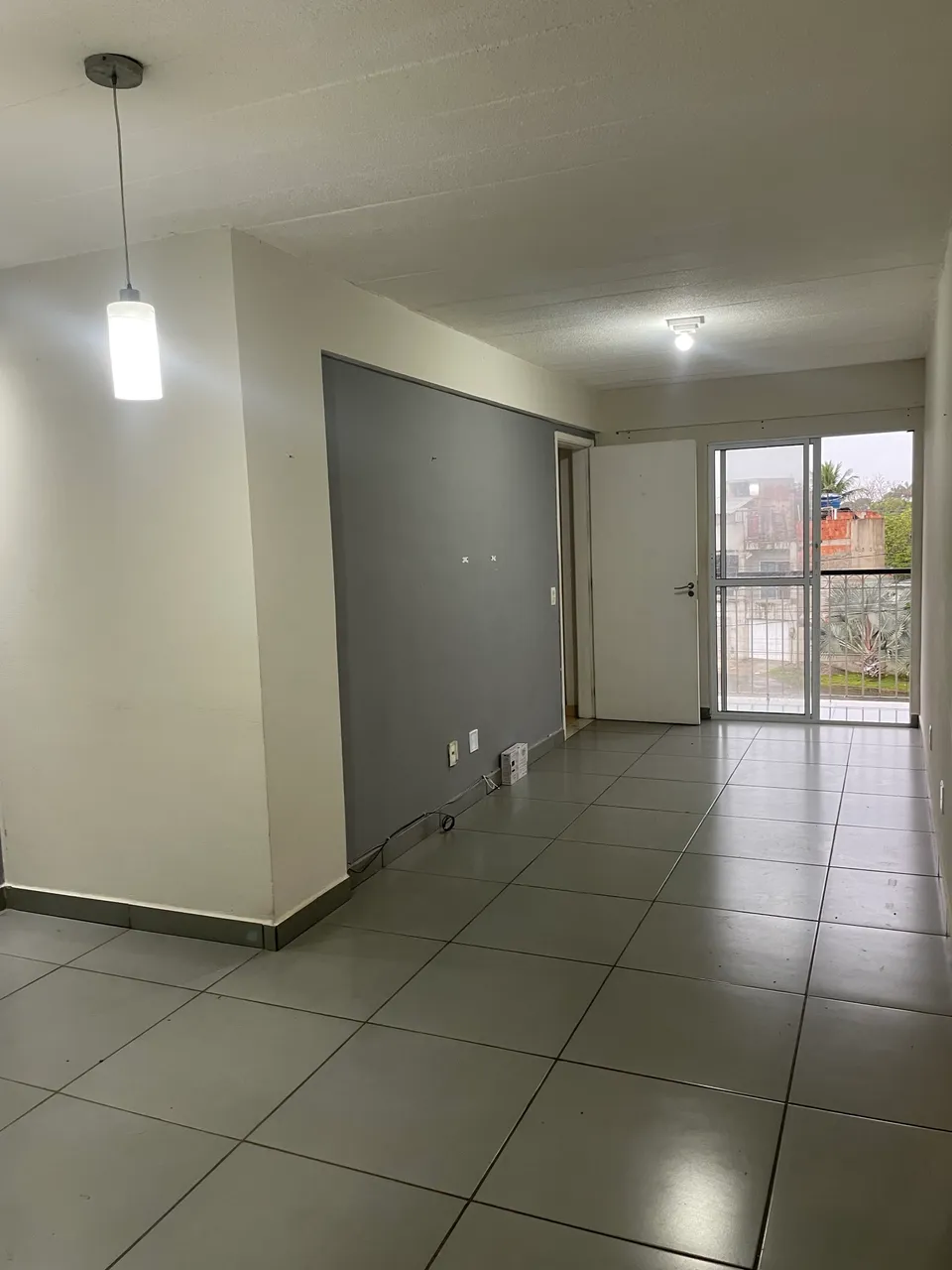 Unfurnished 2-bedroom apartment with a glass shower — photo 5