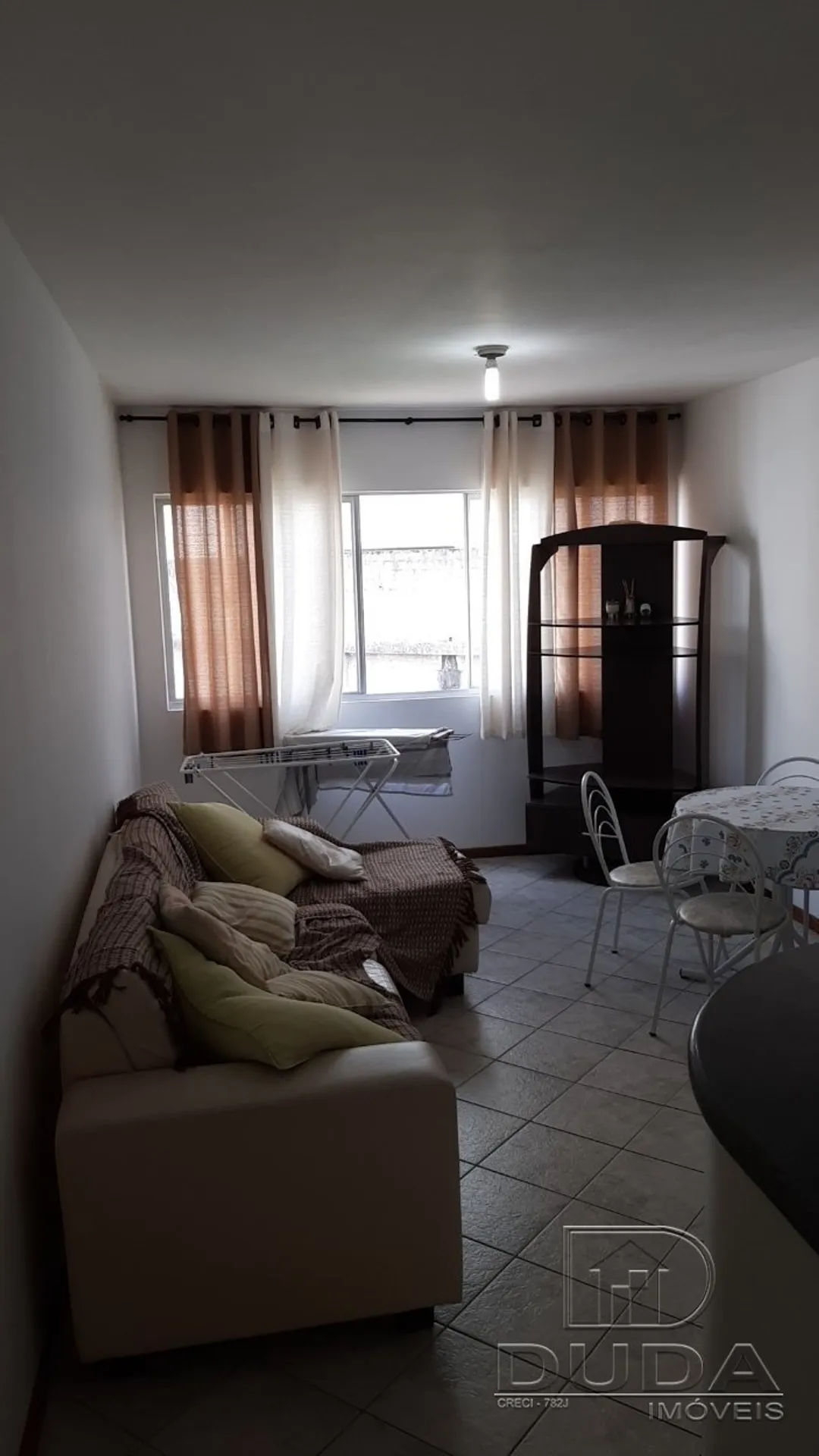 One-bedroom apartment with a washing machine