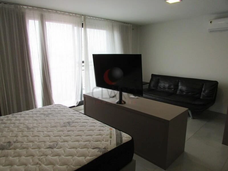 One-bedroom apartment in a building with a coworking space — photo 4