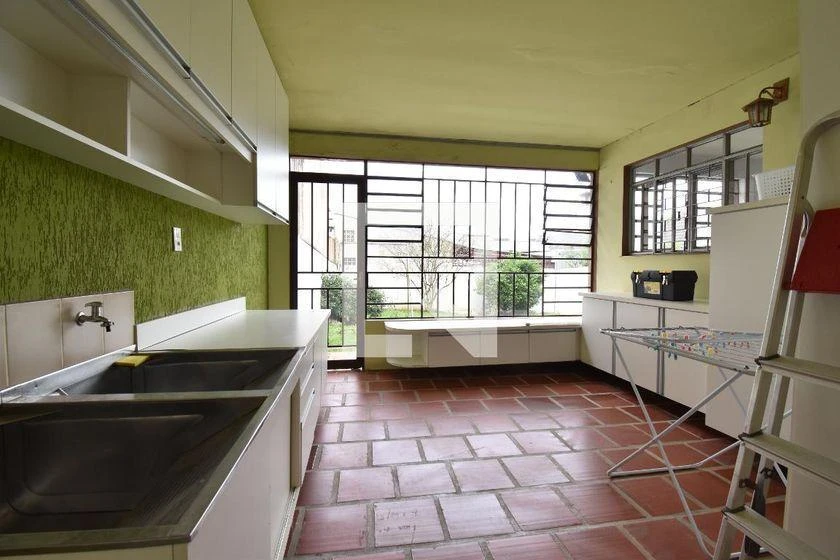 6-bedroom house with a washing machine in Curitiba — photo 17