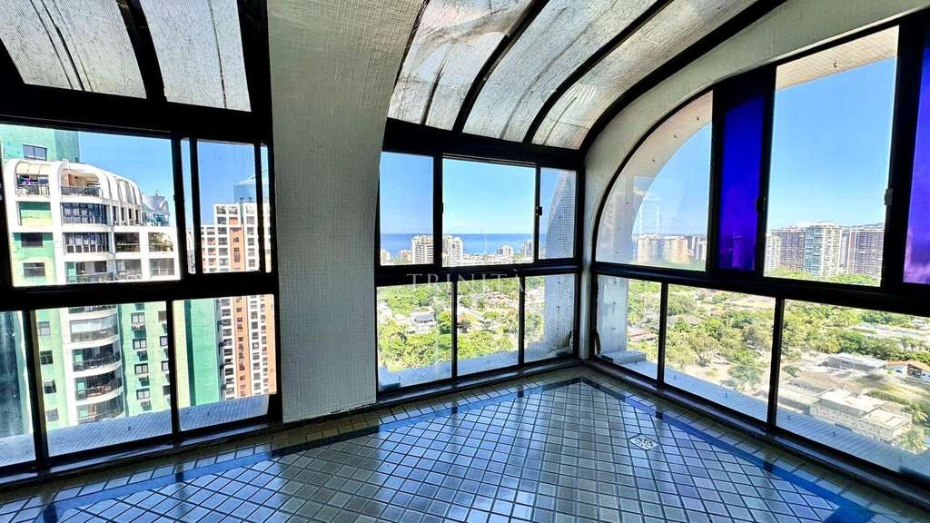 Duplex penthouse with 3 en-suite bedrooms and glass balcony — photo 2