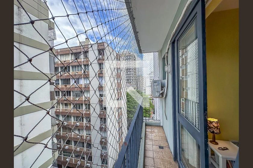 1-bedroom apartment with 2 bathrooms and a balcony — photo 15