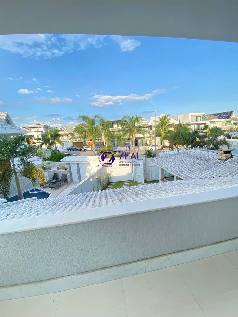 Balcony with a grill in a 4-bedroom house, 278 m² — photo 15