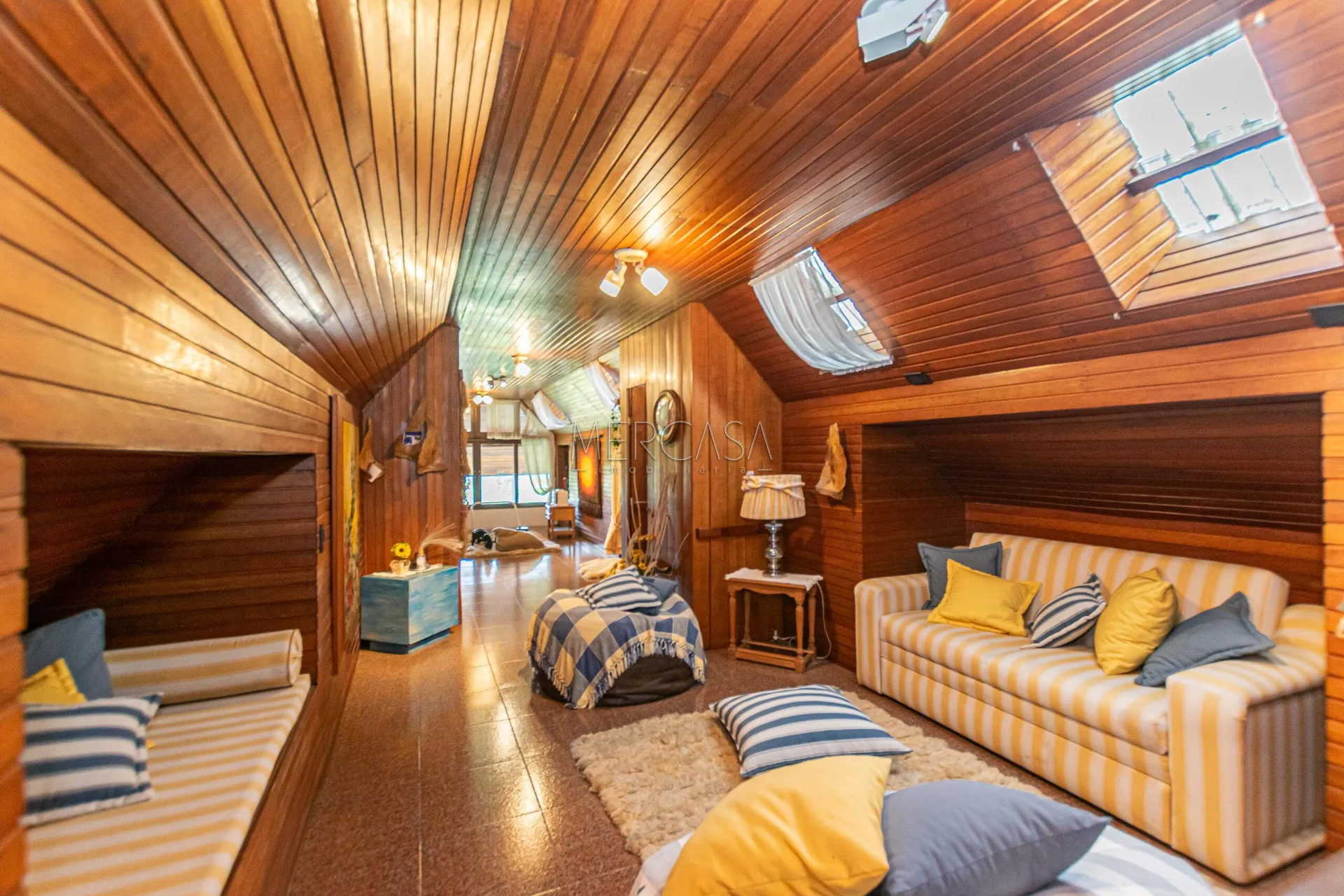 3-bedroom house with a bathtub in Curitiba — photo 31