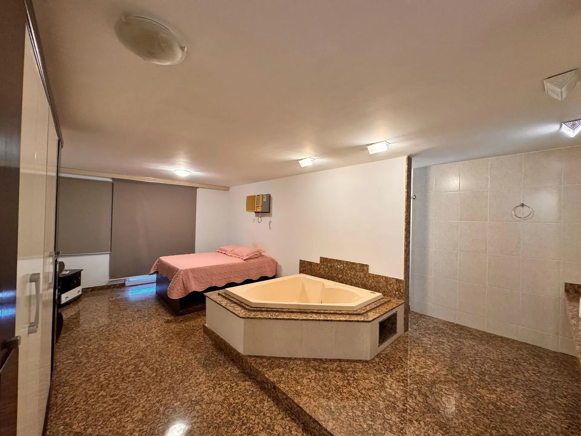 Apartamento, 233 m², com janelas do piso ao teto — photo 6