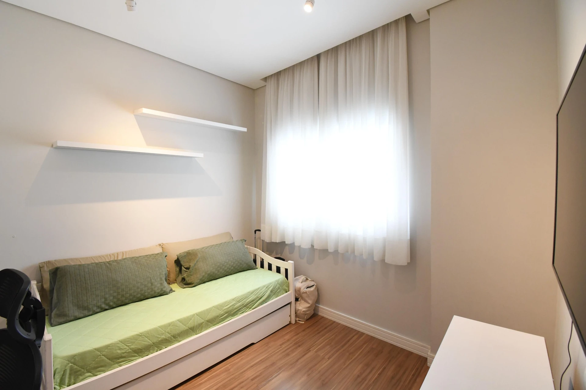 4-bedroom apartment with a dishwasher in Curitiba — photo 18