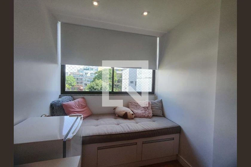 Rental apartment with 4 bedrooms, 360 m² and a balcony — photo 18