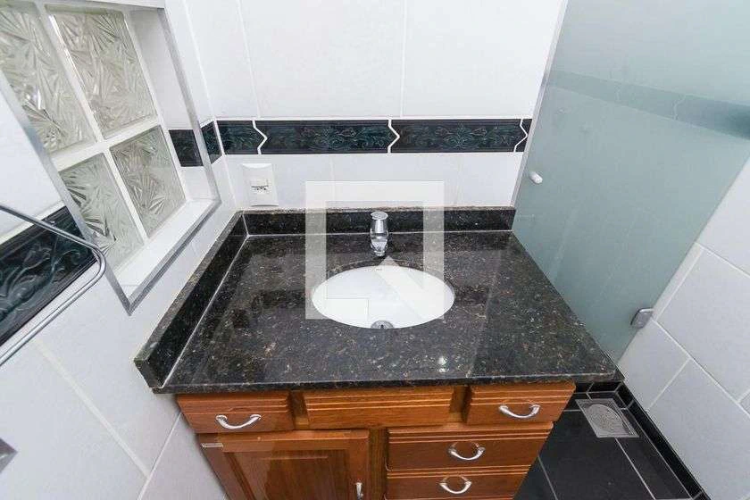 Apartamento de 1 quarto com box de vidro no banheiro — photo 15