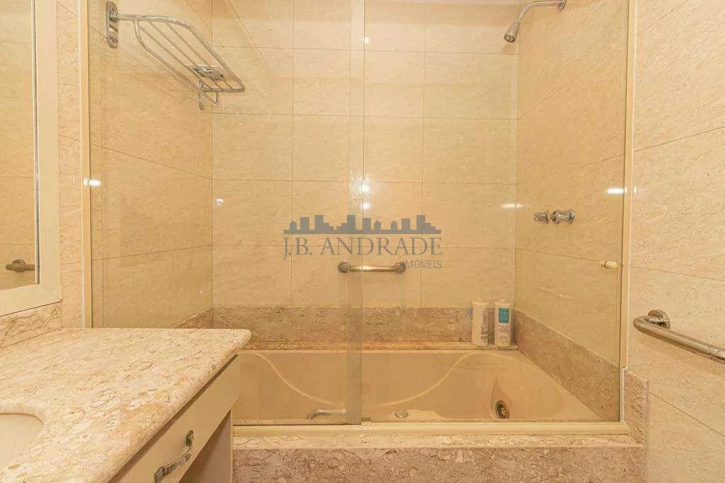 4-bedroom apartment in a building with a sauna — photo 22