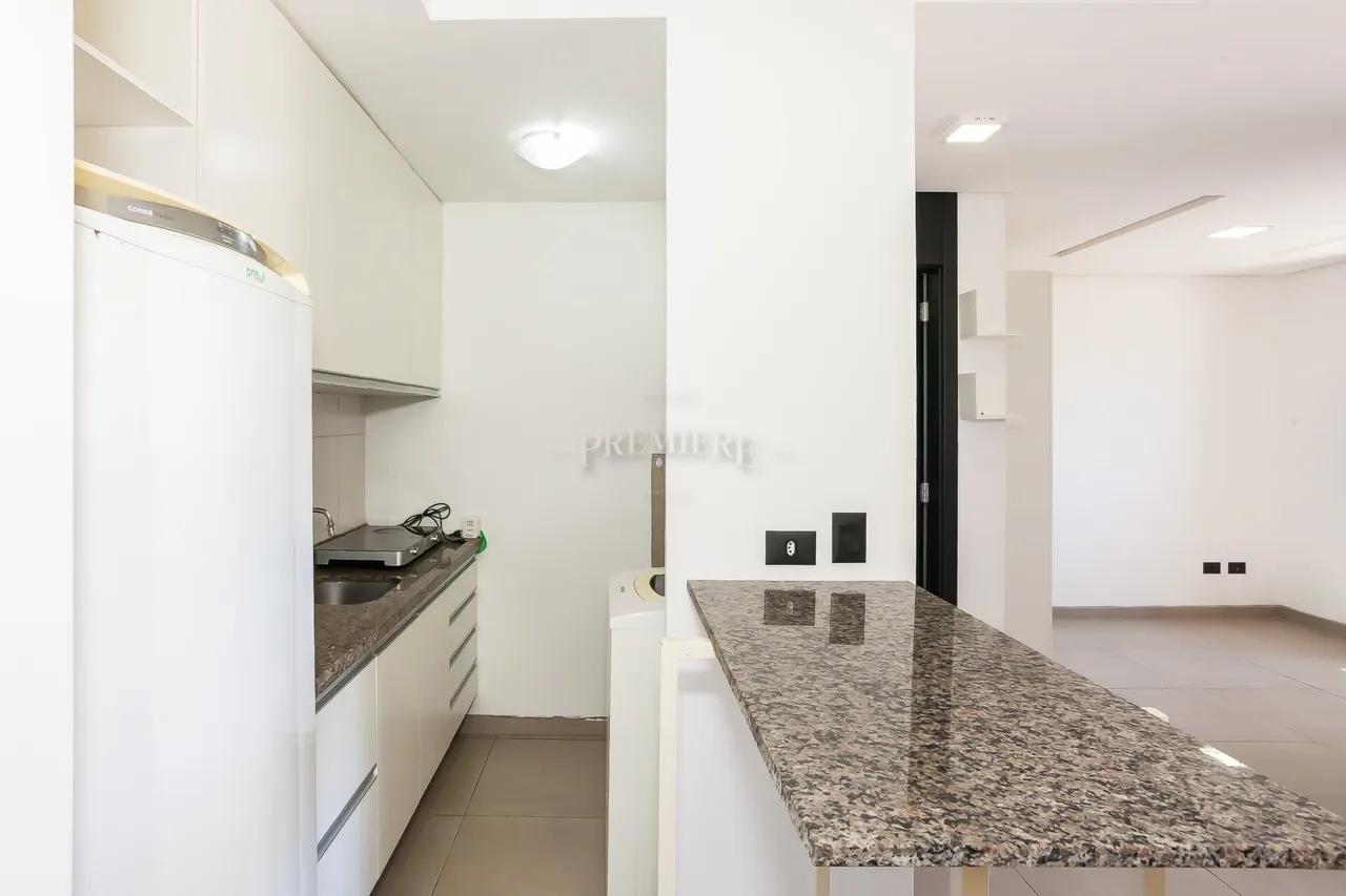 Estudio con cocina abierta y muebles empotrados — photo 7