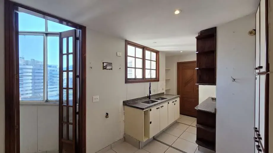 190 m² apartment with 4 bedrooms and 4 bathrooms — photo 30