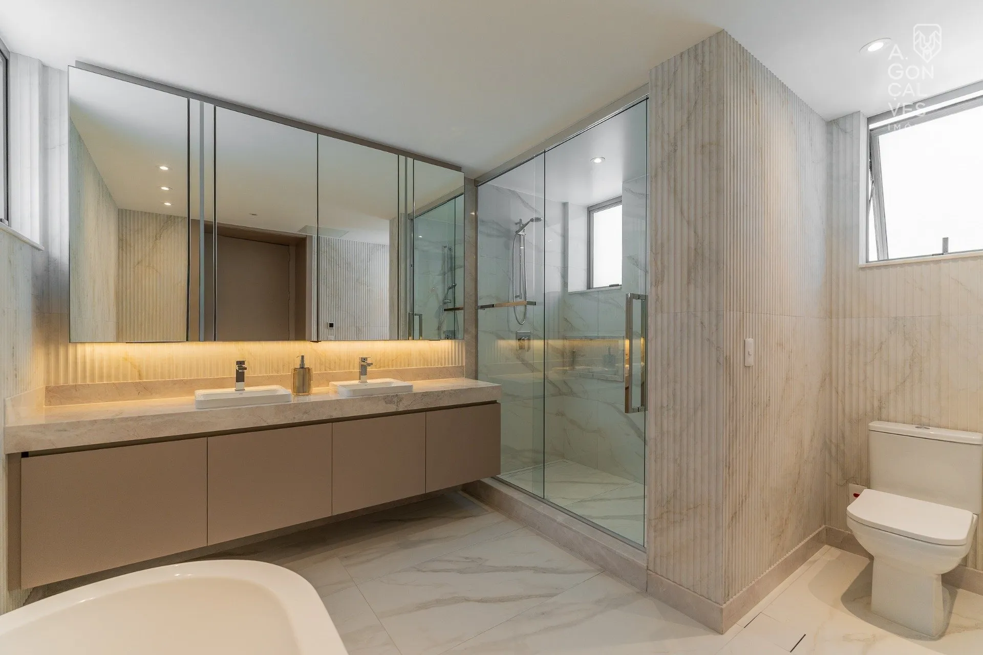 Furnished apartment with 3 suites and 257 m² — photo 60