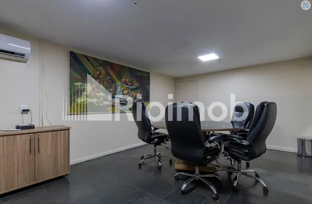 Furnished apartment with balcony and a gas stove kitchen — photo 31