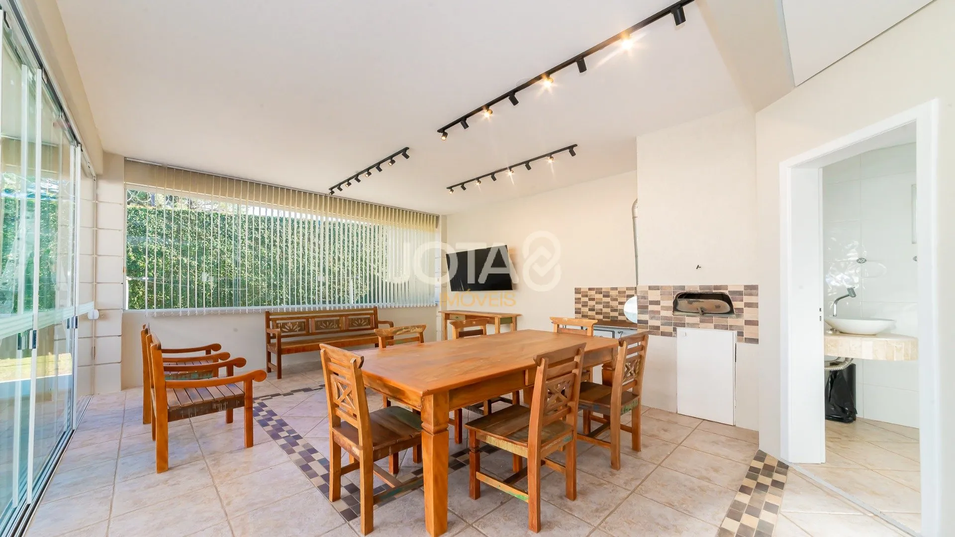 House with 3 bedrooms, 345 m² and 6 parking spaces — photo 19