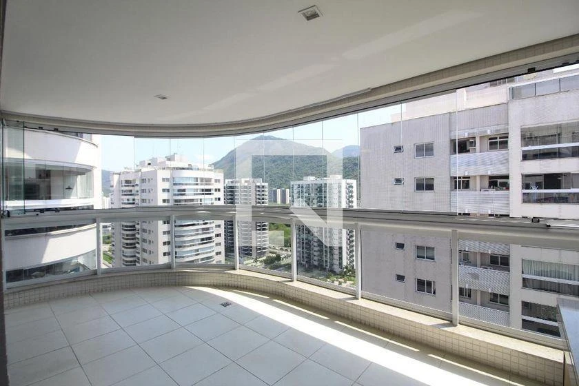 2-bedroom apartment with a mountain view