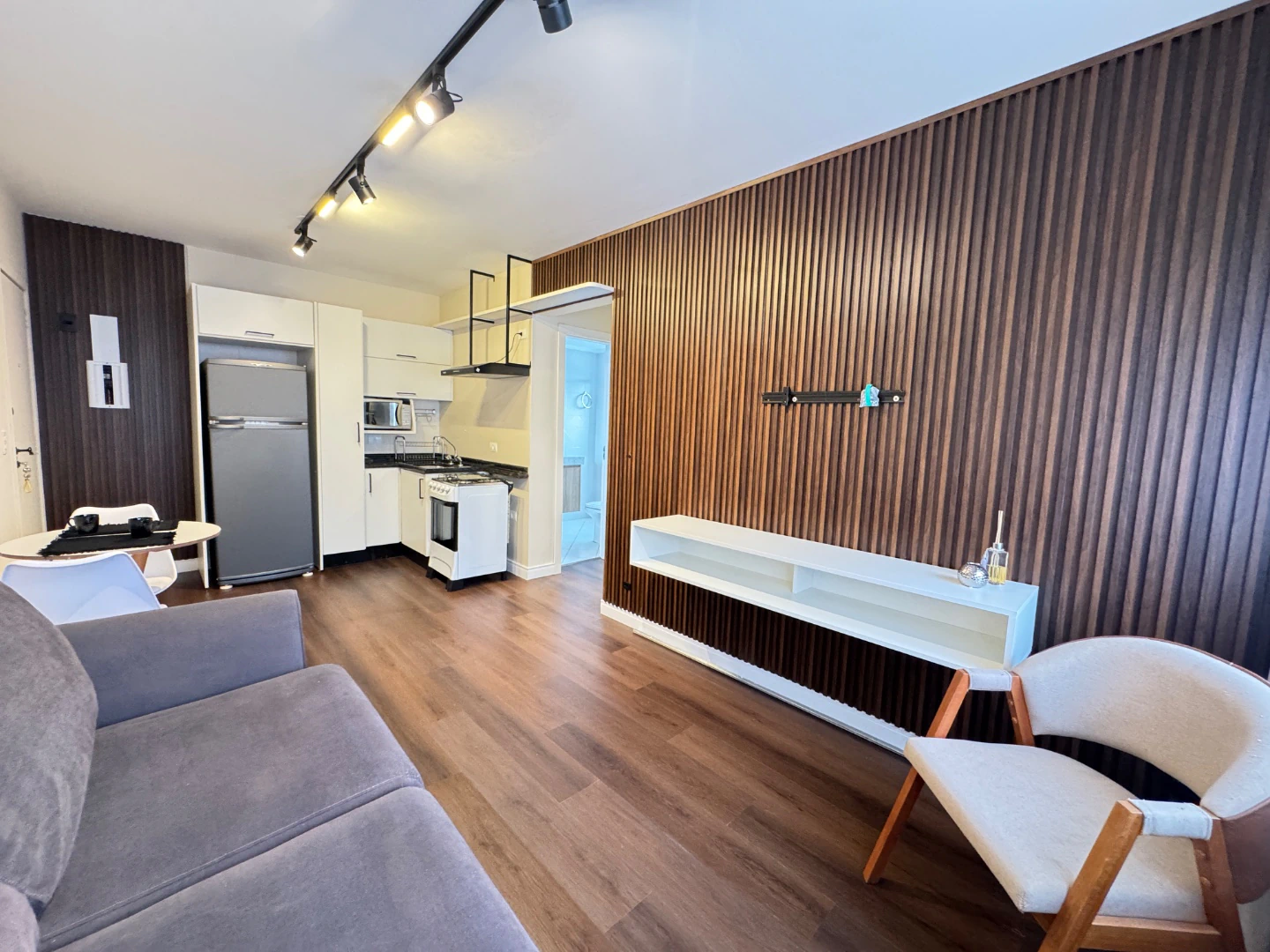 Furnished 1-bedroom apartment with 1 parking space — photo 4