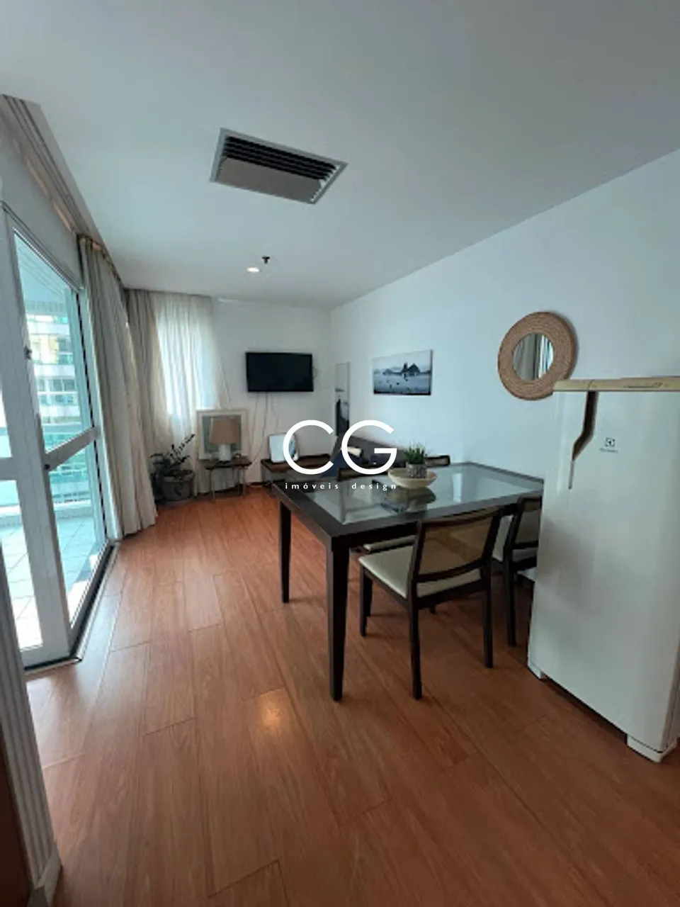 Furnished 1-bedroom apartment with glass-enclosed balcony — photo 16
