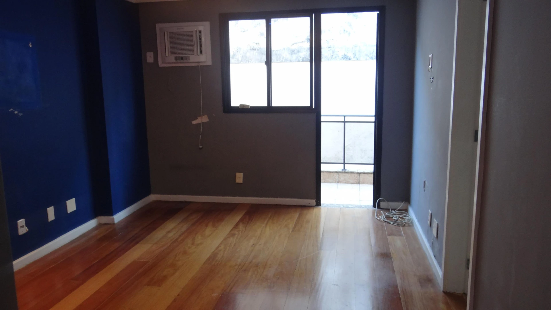 Apartamento sin amueblar con 3 dormitorios y balcón — photo 58