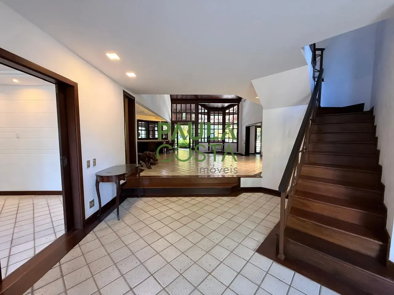 Furnished house with 5 bedrooms and 756 m² plus 4 parking — photo 3