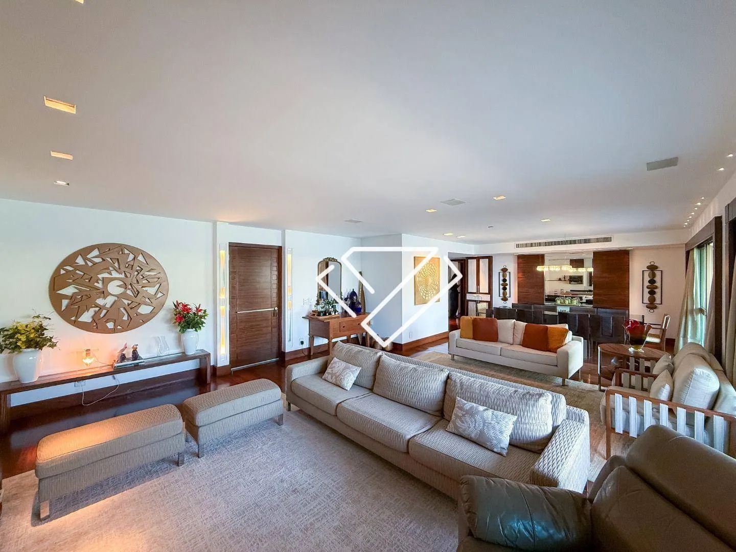 Furnished apartment with 4 en-suites and 258 m² — photo 14