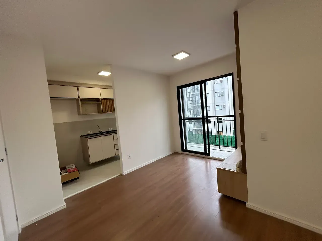 2-bedroom apartment with 1 parking spot and open kitchen — photo 2