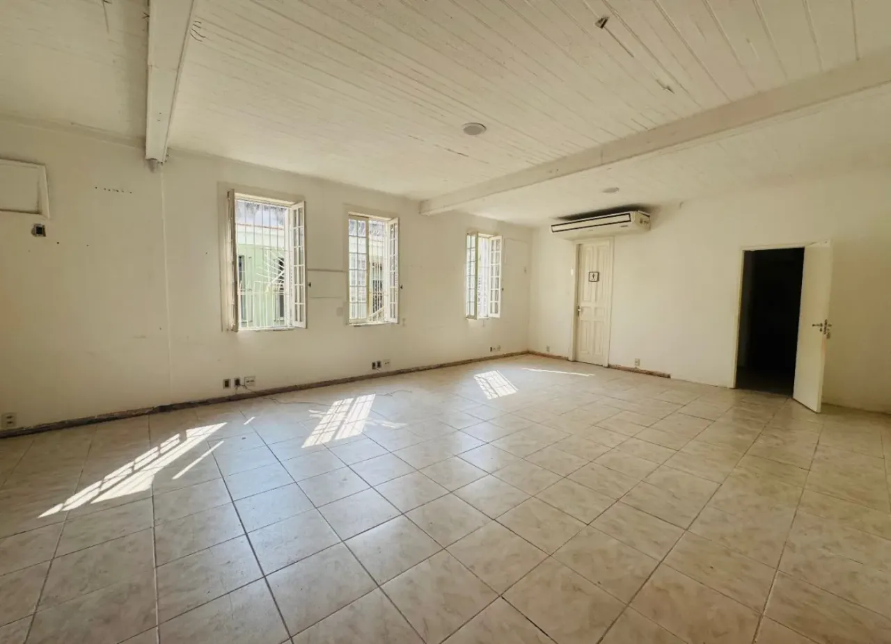 Casa sem mobília com 5 quartos e 2 vagas de garagem — photo 6