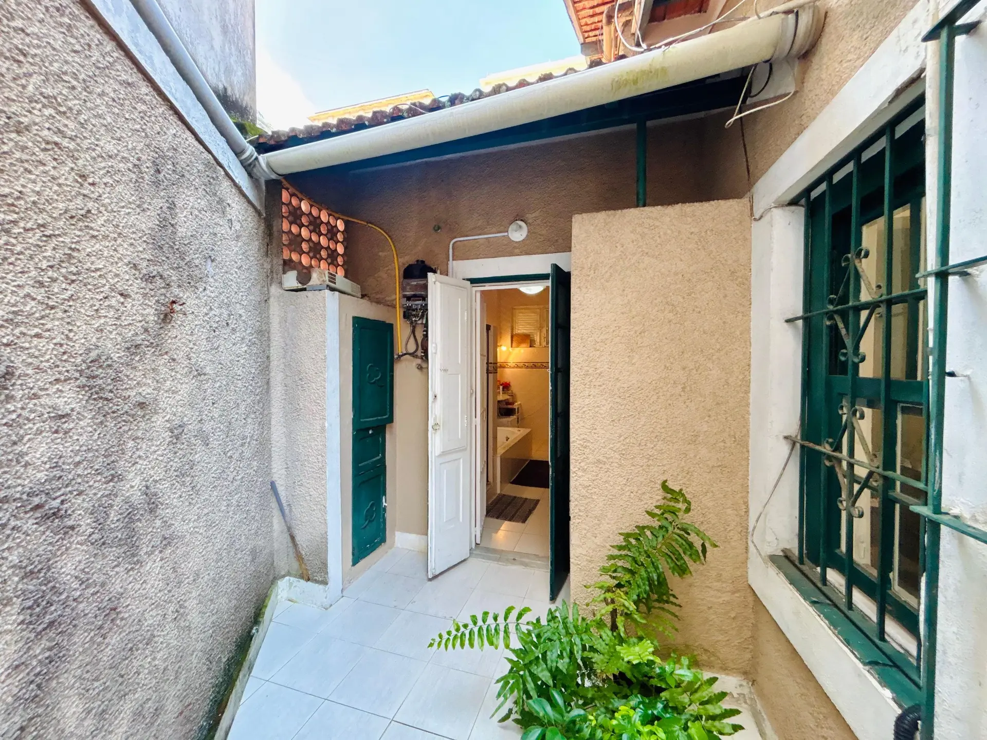 Furnished house, 380 m², with a grill on the balcony — photo 44