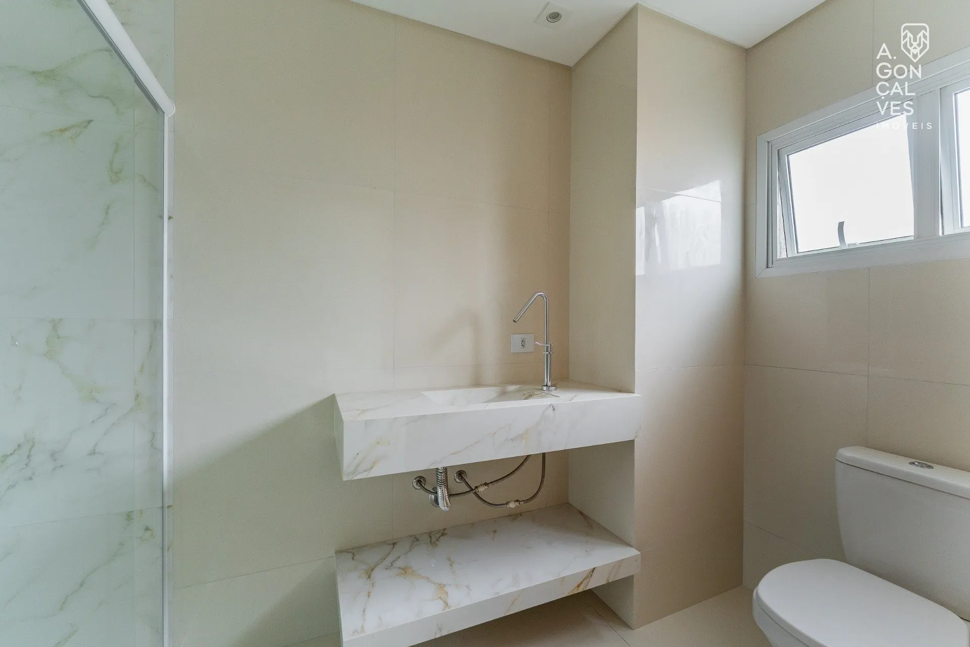 House with 3 bedrooms and an open-plan kitchen — photo 27