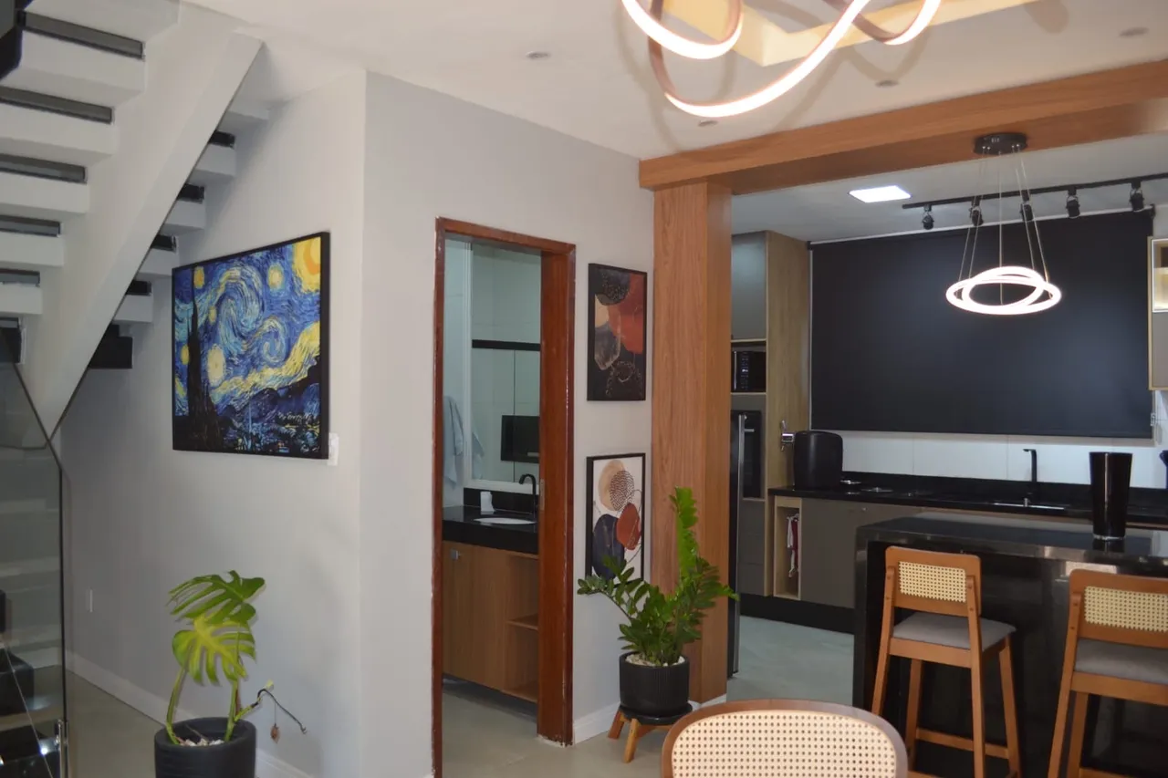 Furnished house with 4 bedrooms and a kitchen-dining area — photo 4