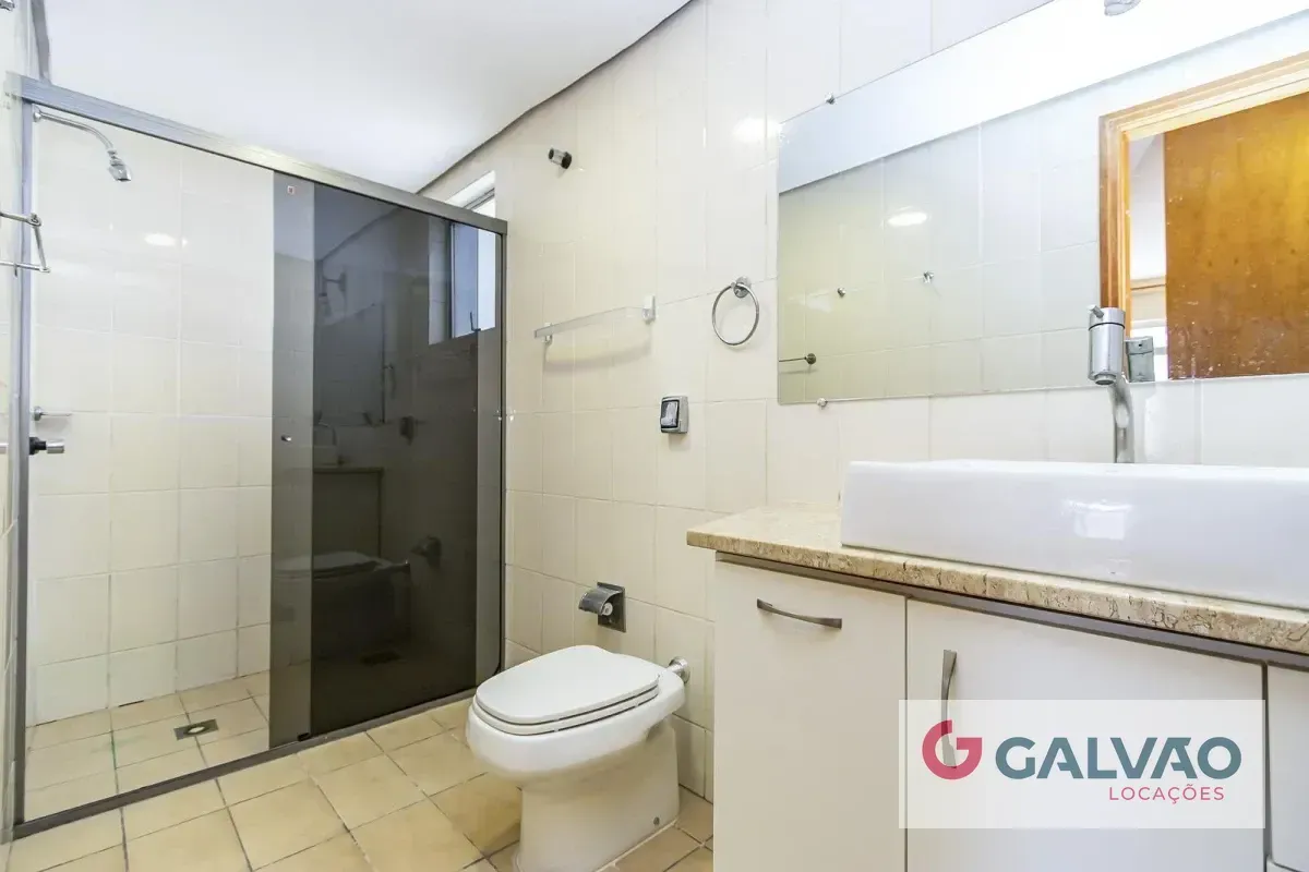 Glass-enclosed balcony in a 3-bedroom apartment, 116 m² — photo 20