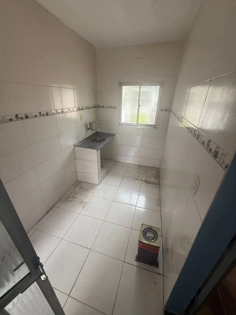 Independent kitchenette with electric shower and glass shower — photo 2