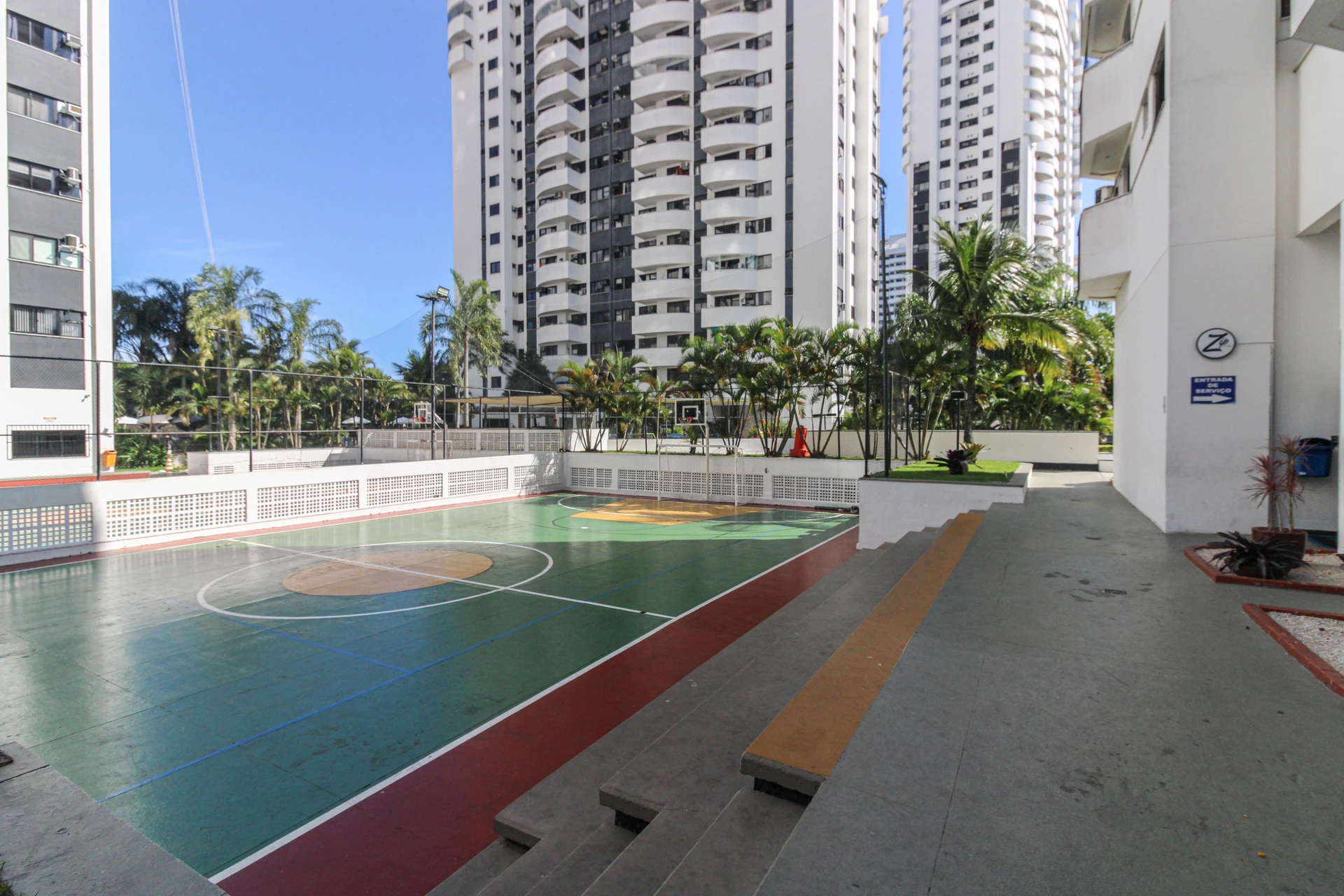 2-bedroom apartment with a mountain view in Rio de Janeiro — photo 40
