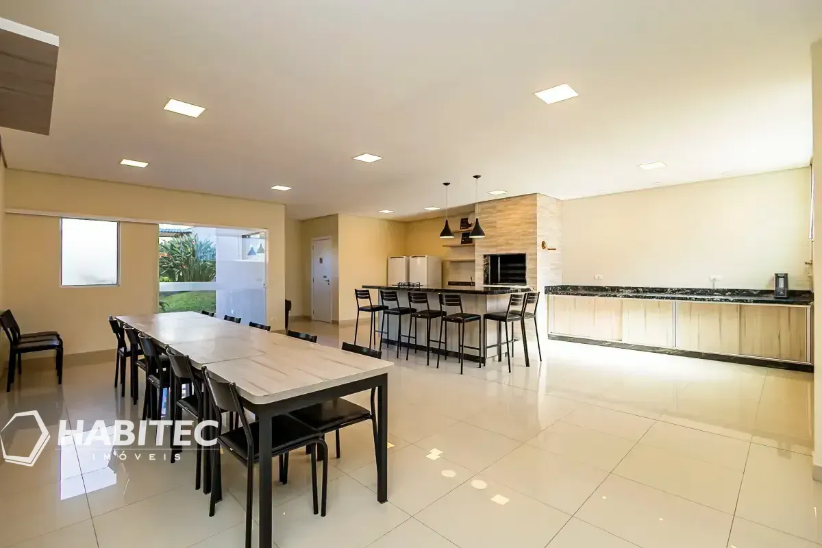 4-bedroom apartment with 2 bathrooms and a balcony — photo 47