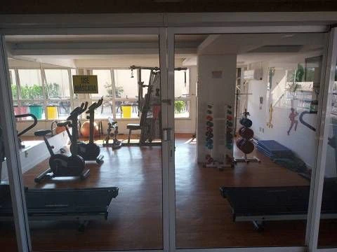 Furnished apartment, 80 m², with a glass-enclosed balcony — photo 9