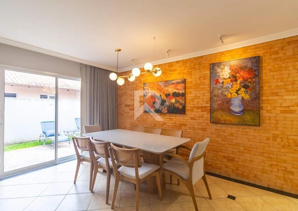 4-bedroom house with a bathtub in Curitiba — photo 11