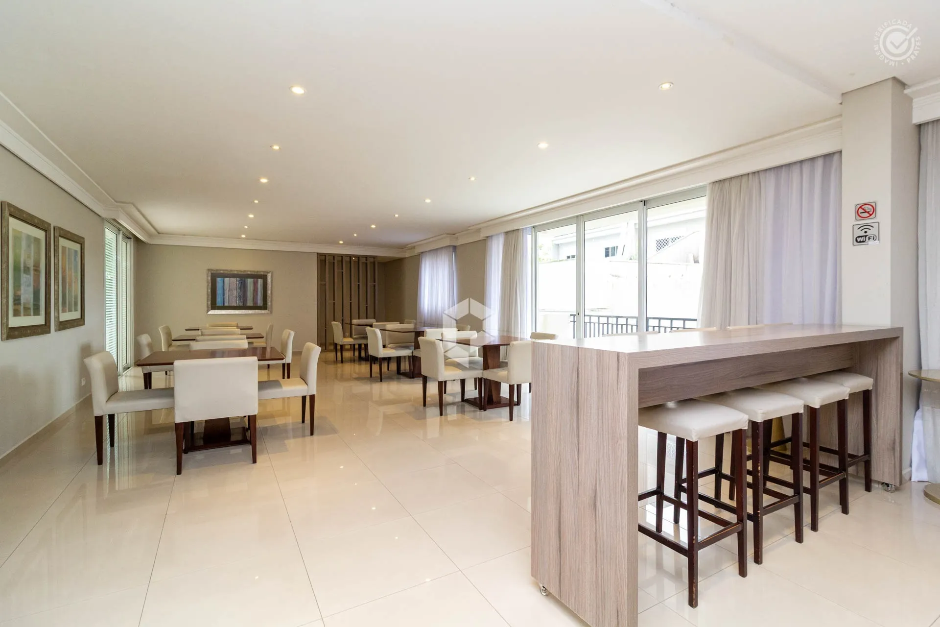 3-bedroom apartment with a glazed enclosed balcony — photo 25