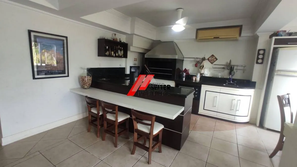 Rental house with 5 bedrooms and an open-plan kitchen — photo 22