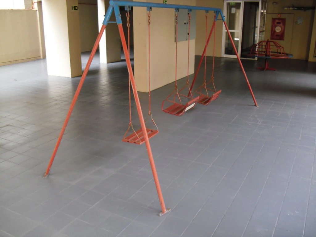 2-bedroom apartment with wood or laminate floors — photo 29