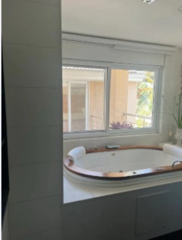 Furnished house with 6 en-suite bedrooms and 1,000 m² — photo 8