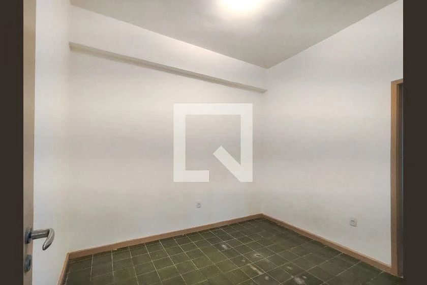Rental house with 5 bedrooms and a balcony — photo 42