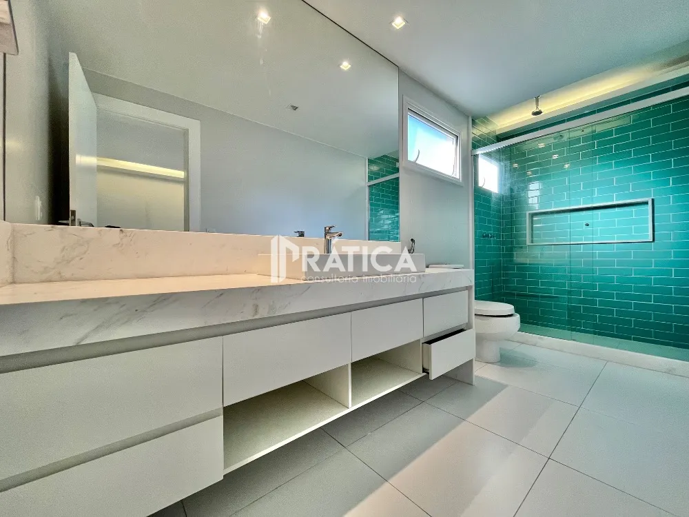 House with 5 bedrooms and an open-plan kitchen — photo 43