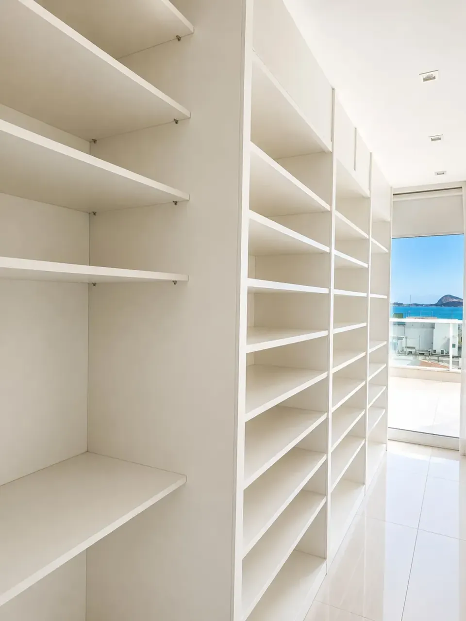 Furnished apartment with 3 bedrooms and 4 bathrooms — photo 15