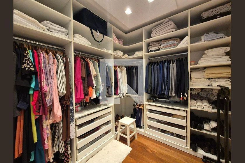 Home office in a 4-bedroom house, 373 m² — photo 13