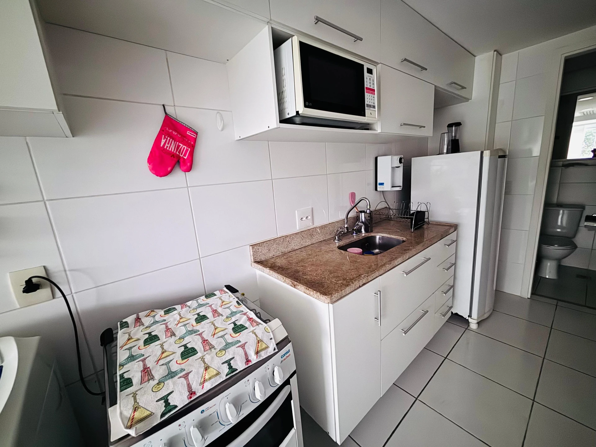 Furnished 2-bedroom apartment with separate kitchen — photo 25
