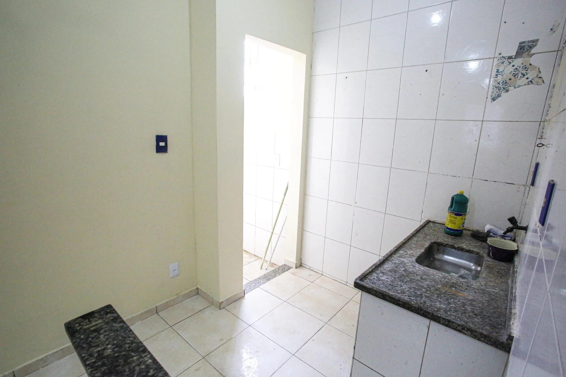 House with 2 bedrooms and 1 bathroom, no parking — photo 14
