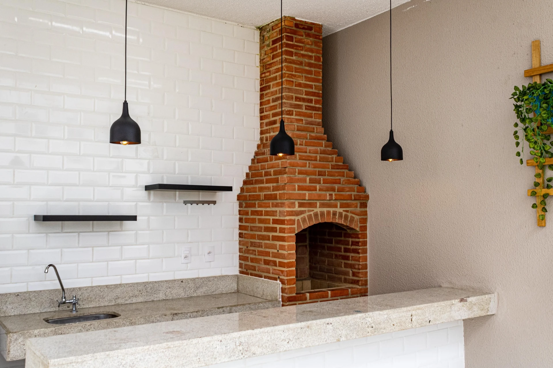 2-bedroom apartment in a building with a gym — photo 4