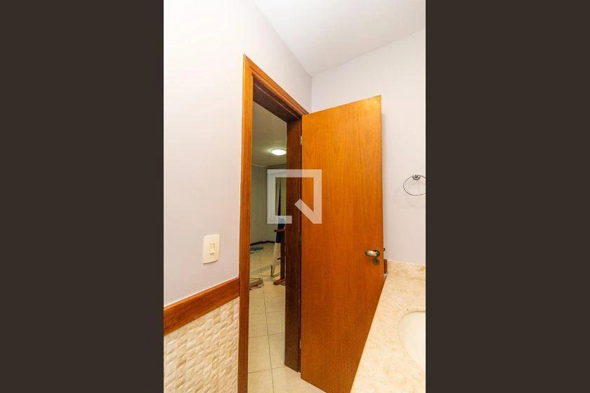 Квартира 244 м² с 4 спальнями и отдельной кухней — photo 38