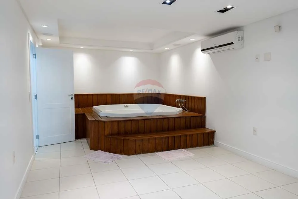 House with 7 en-suite bedrooms and balcony — photo 34